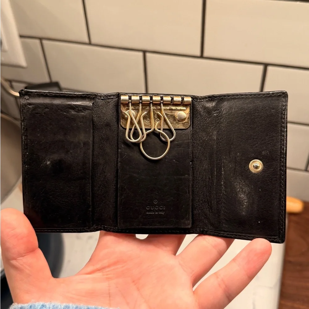GUCCI   Black Leather Key & Card Holder with Gold Logo
